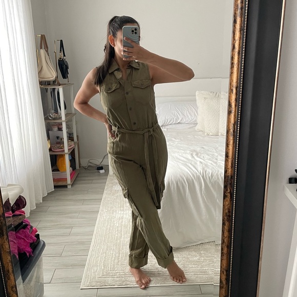 Alice + Olivia Pants - Alice + Olivia Joel Sleeveless Cargo Jumpsuit Olive Green Size 0 Utility Chic